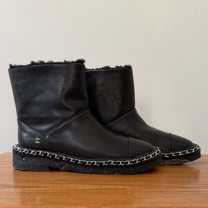 CHANEL Black Leather Winter Boots with Chain Detail